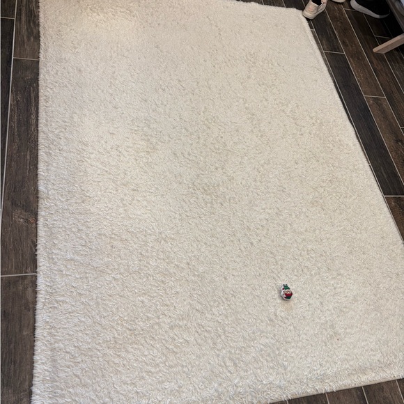 Elegant Cream Area Rug - Picture 1 of 2
